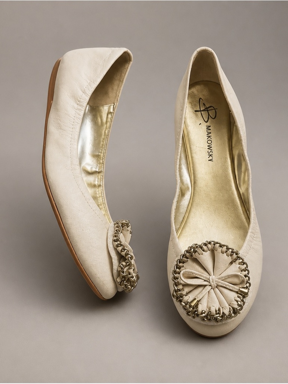 B Makowsky Cream Leather Ballet Flats with Decorative Rosette